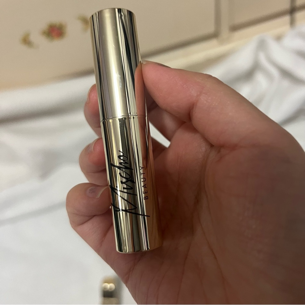 Mischo Beauty Lip Shine Sheer Lip Balm Worthy - Picture 5 of 7